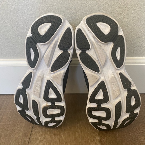 Hoka Bondi 8 Black and White Women’s 9.5 Athletic Shoes - Picture 6 of 7